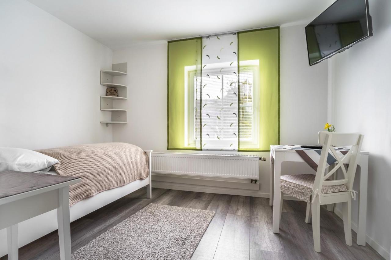 Apartmentvermietung Ingrid Bolkart - Landleben 6 Illertissen Exteriör bild